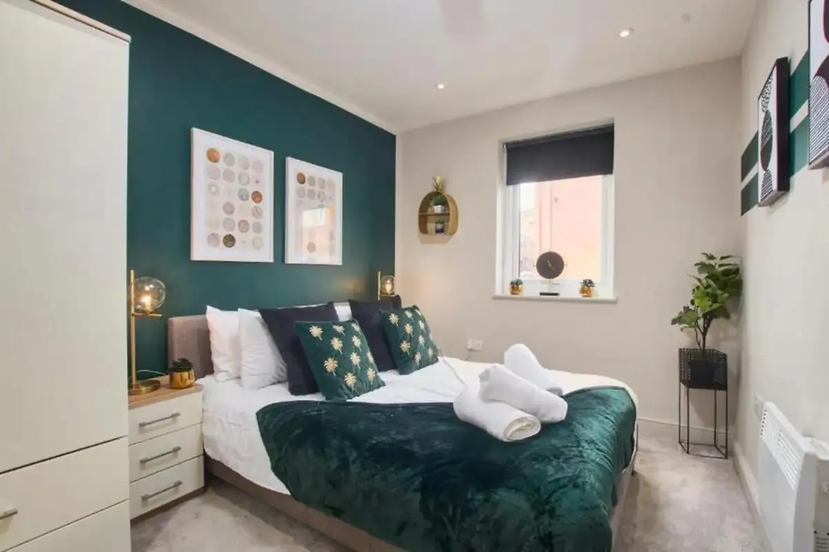Beautiful 1 Bedroom Flat In Leeds - Sleeps 4